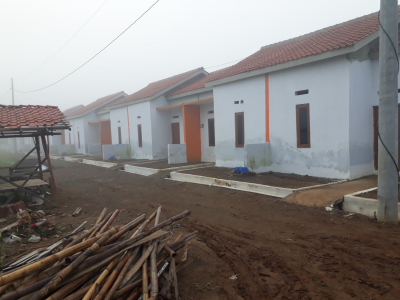 foto posisi tengah perumahan PERUM MUTIARA INDAH 1 KARANG MALANG