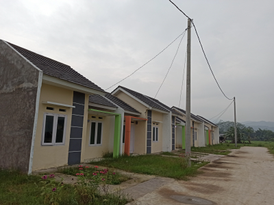 foto posisi tengah perumahan PESONA KAHURIPAN