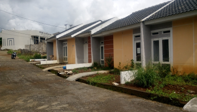 foto posisi tengah perumahan Bukit Argenia