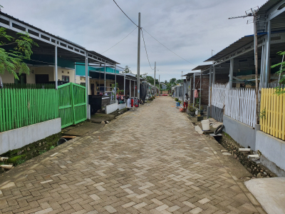 foto posisi tengah perumahan RAIHAN PRATAMA RESIDENCE TATTAKANG