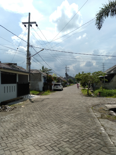 foto posisi tengah perumahan Villa ajung bumi asri