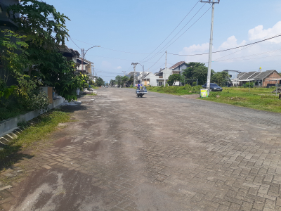 foto posisi tengah perumahan Puri Bunga Nirwana II
