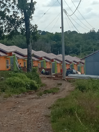 foto posisi tengah perumahan GRIYA REVARI INDAH MUARA ENIM
