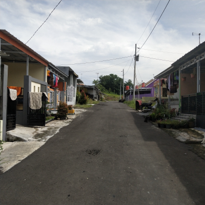 foto posisi tengah perumahan Taman Hijau Randudongkal