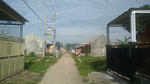 foto posisi tengah perumahan PERUM BUMI MENGANTO PERMAI