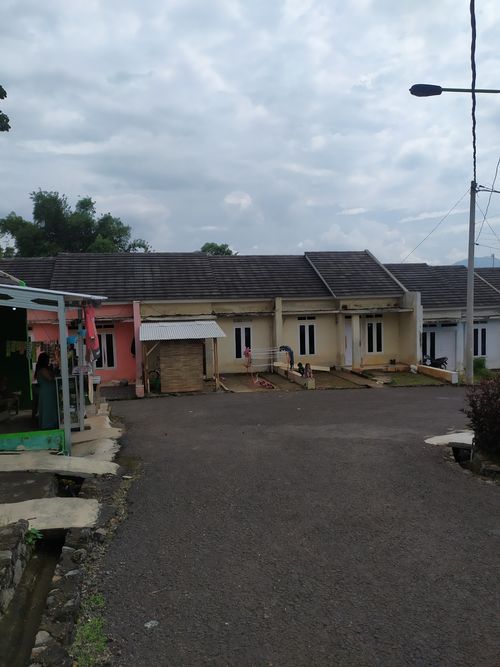 foto posisi tengah perumahan Bumi Cikundul Regency