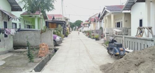 foto posisi tengah perumahan VILLA RATU MAS