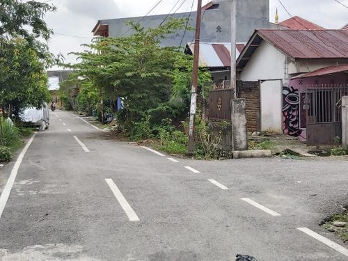 foto posisi tengah perumahan Perumnas Tompotika Permai