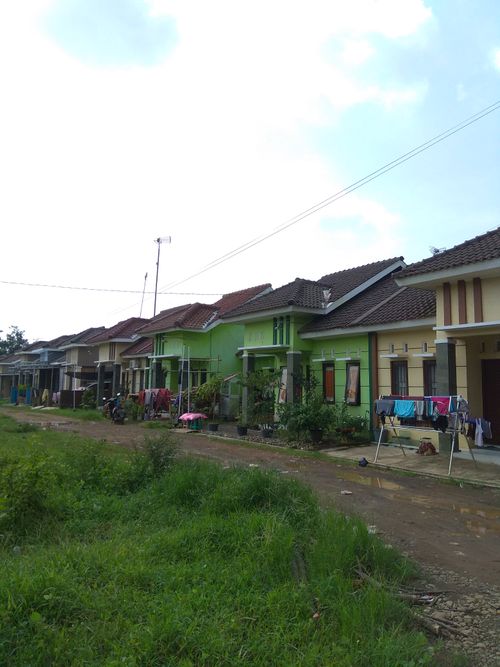 foto posisi tengah perumahan Graha Naya Pegaden