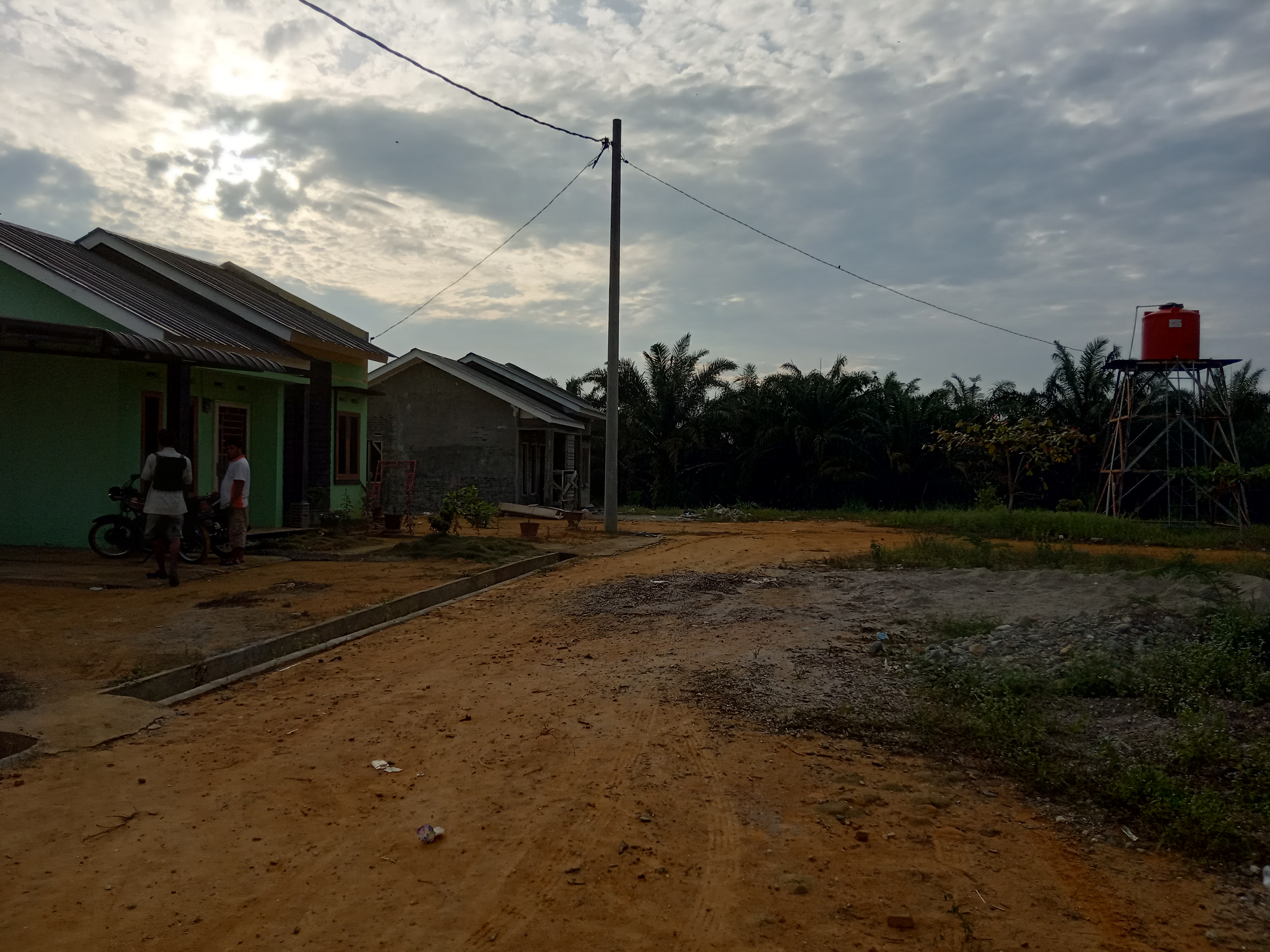 foto posisi tengah perumahan RATU MAS PINANG AWAN
