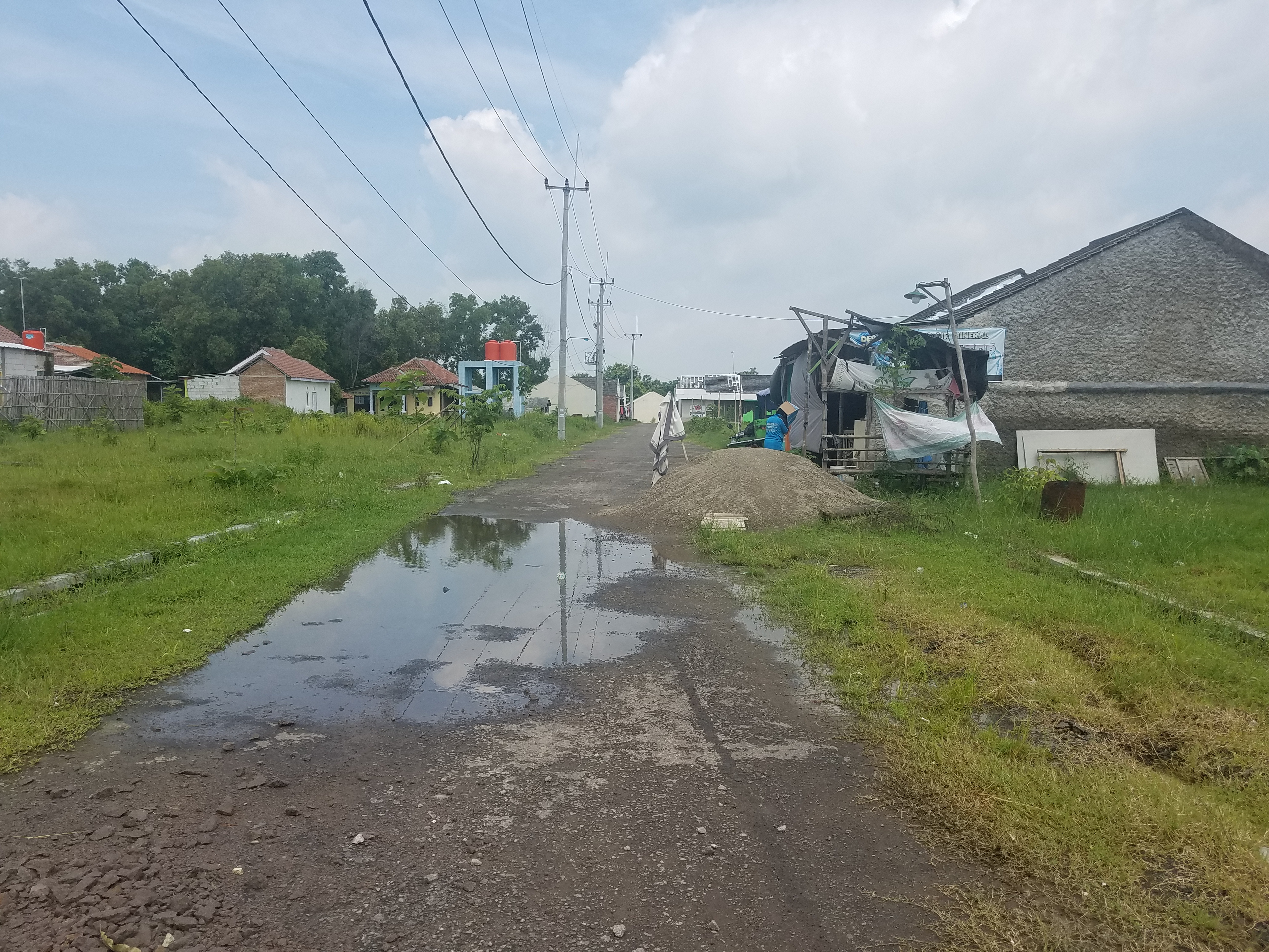 foto posisi tengah perumahan TAMAN KAHURIPAN GINTUNG