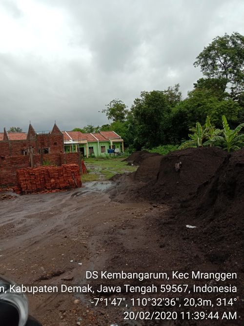 foto posisi tengah perumahan Karang Gawang Residence