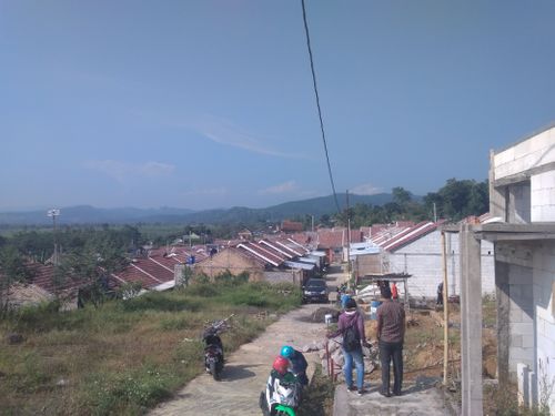 foto posisi tengah perumahan BUKIT PRINGSARI