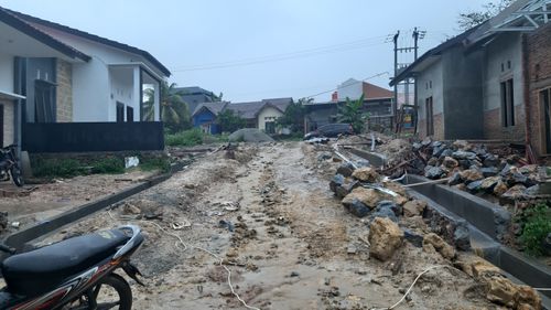 foto posisi tengah perumahan Grand Andika Teporombua