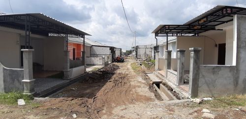 foto posisi tengah perumahan PURI KEDATON SANTOSO