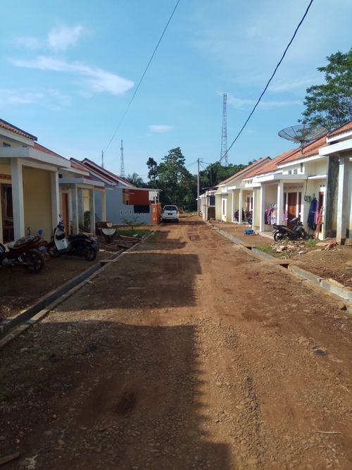 foto posisi tengah perumahan MUTIARA PERMAI 2