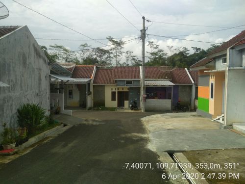 foto posisi tengah perumahan Hutama Village