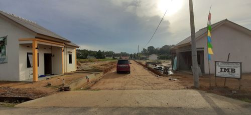foto posisi tengah perumahan PESONA PADANG BARU