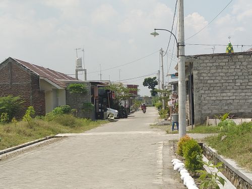 foto posisi tengah perumahan GRAND EMERALD PANDANWANGI 1