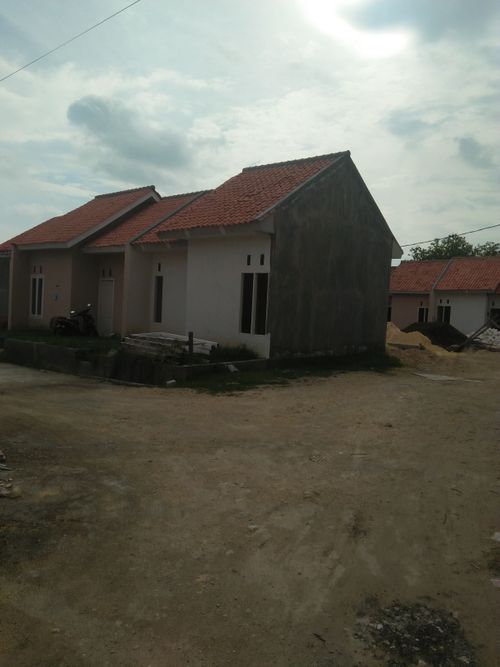 foto posisi tengah perumahan ROYAL TAMBUNG