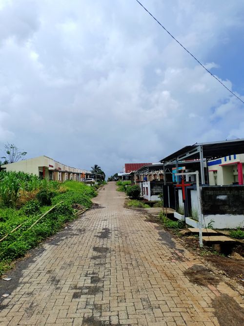 foto posisi tengah perumahan PERUMNAS BUMI KEMBUAN ASRI
