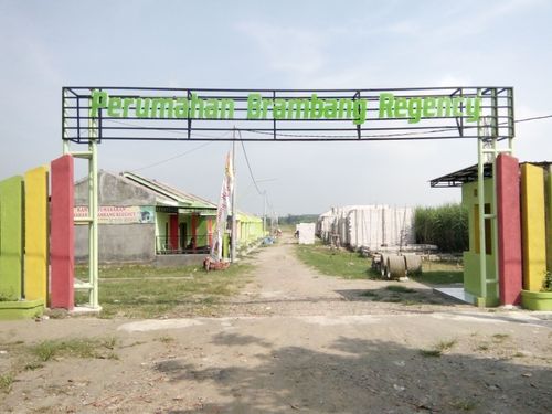 foto posisi tengah perumahan Brambang Regency