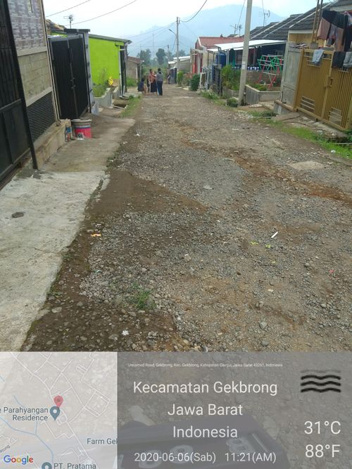 foto posisi tengah perumahan Parahyangan Residence