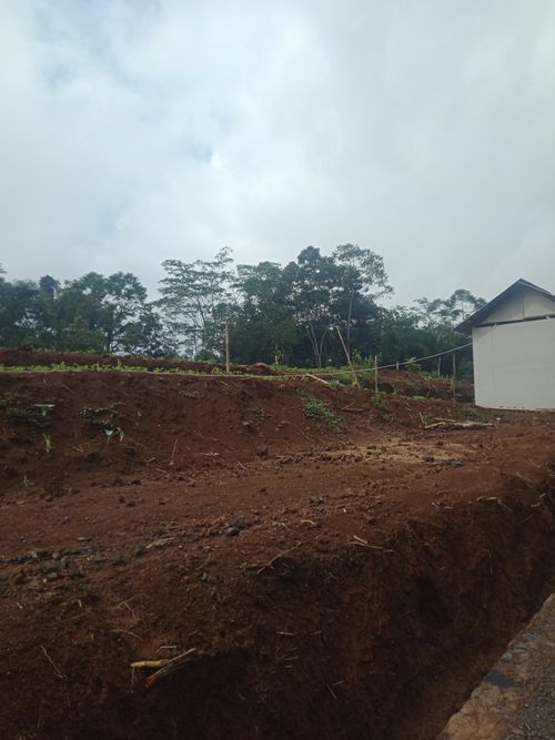 foto posisi tengah perumahan D'Village Bantar Huni