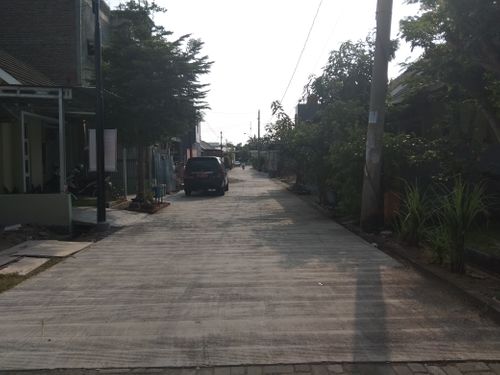 foto posisi tengah perumahan KHARISMA REGENCY