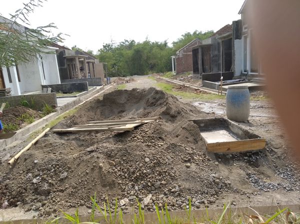 foto posisi tengah perumahan MARJAN REGENCY TRAYEMAN