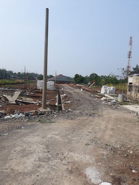 foto posisi tengah perumahan KIRANA REGENCY