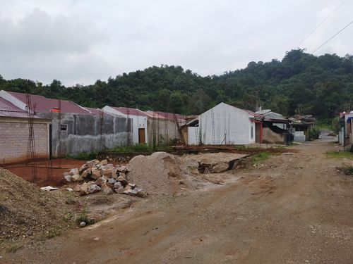 foto posisi tengah perumahan BUMI NGALAU INDAH
