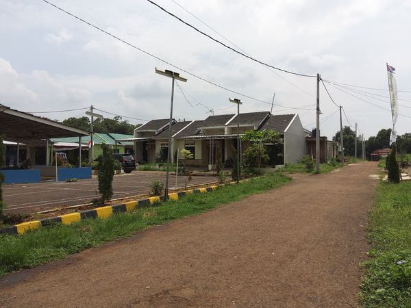 foto posisi tengah perumahan GRIYA KARSA CIBENING