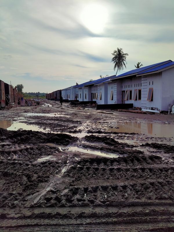 foto posisi tengah perumahan PERUMAHAN KOPERASI TENAGA KERJA BONGKAR MUAT INDONESIA PELABUHAN KUALA TANJUNG