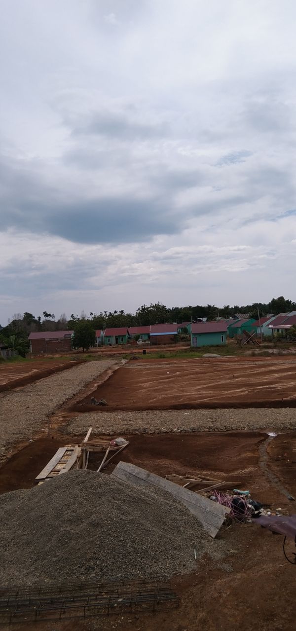 foto posisi tengah perumahan PONDOK INDAH MAS