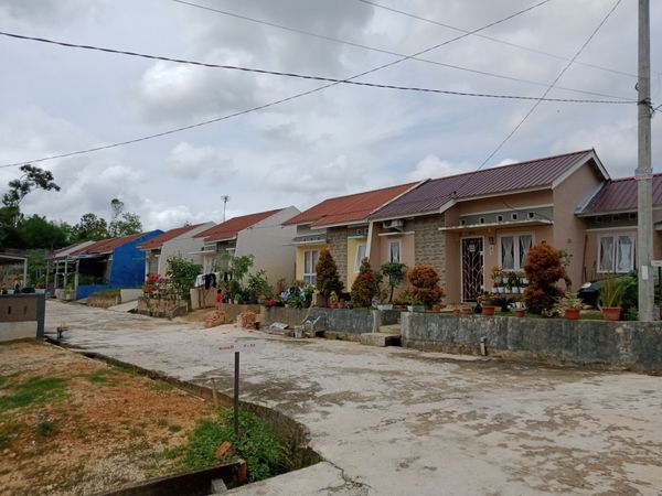 foto posisi tengah perumahan BUKIT INDAH PESONA