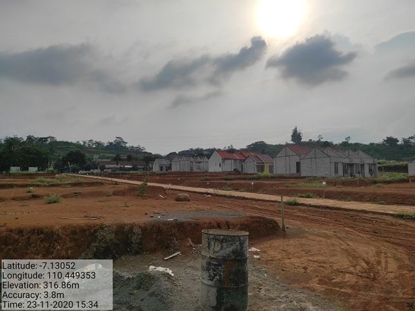 foto posisi tengah perumahan Griya Kalongan Indah