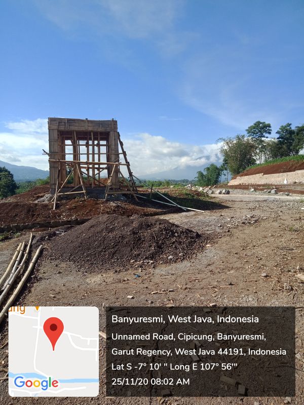 foto posisi tengah perumahan Taman Hijau Cipicung