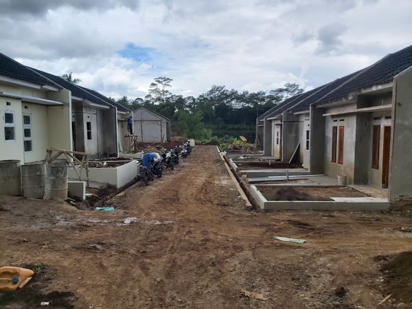 foto posisi tengah perumahan PESONA KEBONJERUK 2