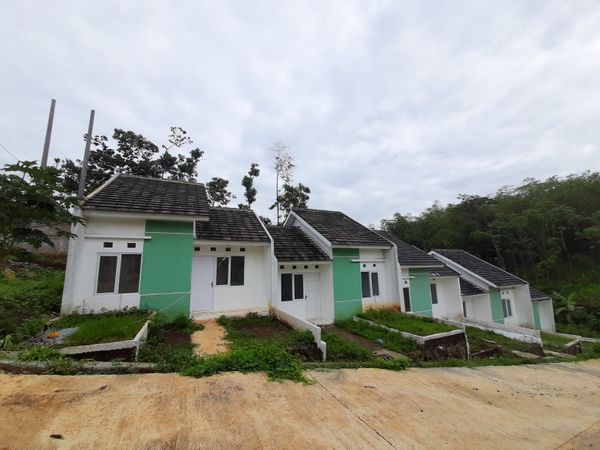 foto posisi tengah perumahan BUKIT ESMA CICALENGKA 2