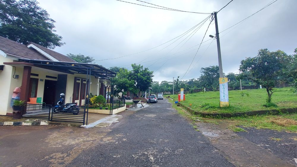foto posisi tengah perumahan GRAHA TIARA