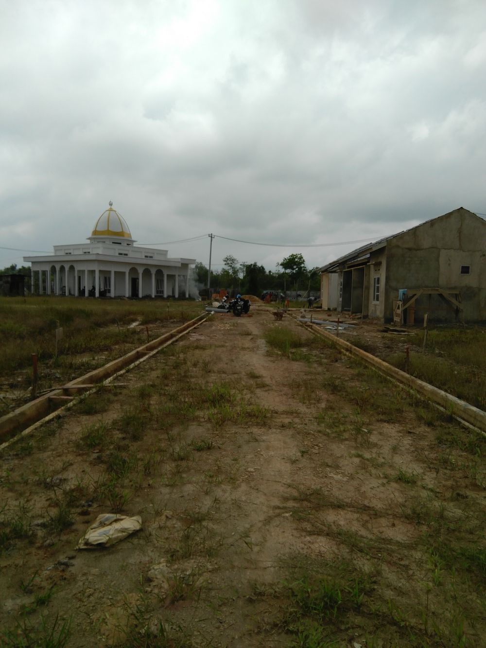 foto posisi tengah perumahan GRIYA CAHAYA NIRWANA