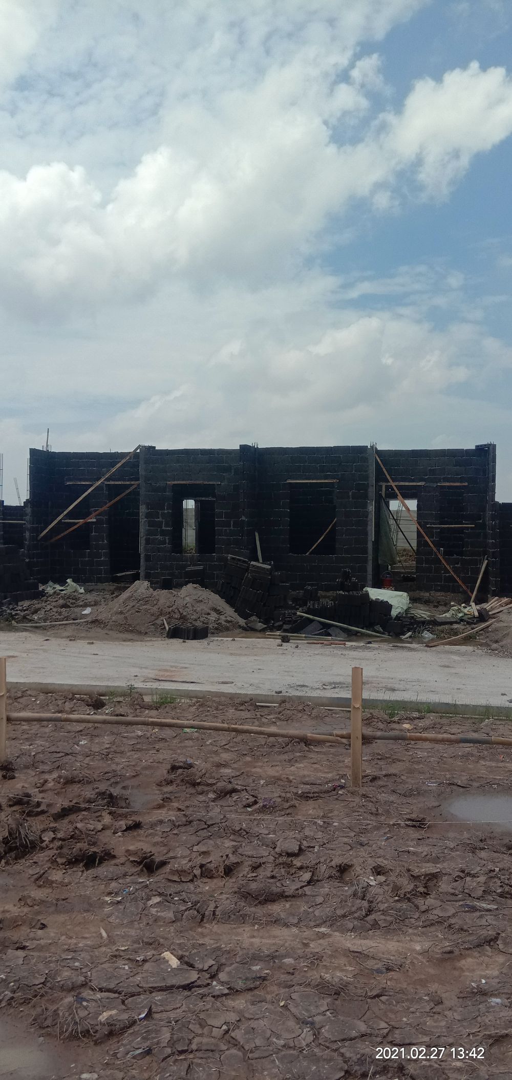foto posisi tengah perumahan PESONA SRIMUKTI RESIDENCE 2