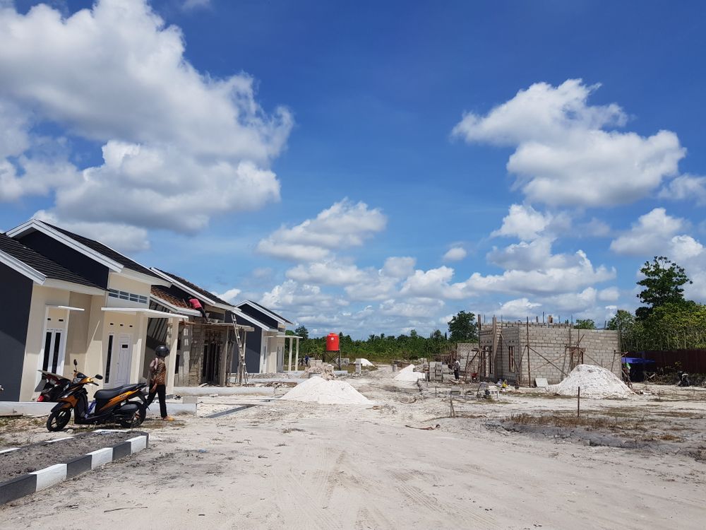 foto posisi tengah perumahan KHARISMA LAND PARK