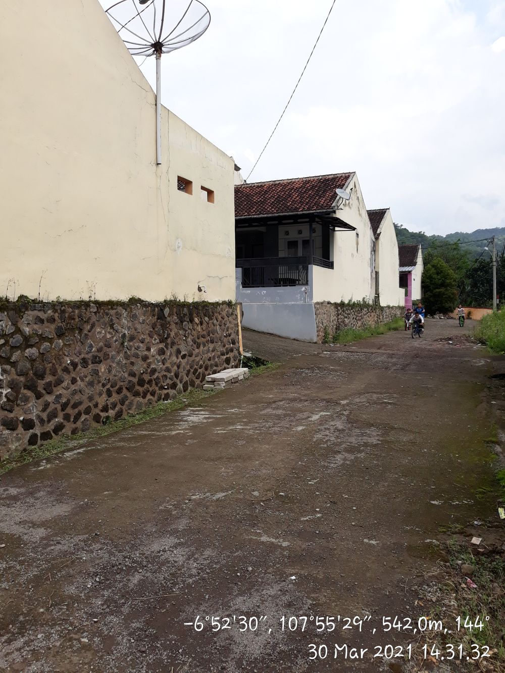 foto posisi tengah perumahan CIPAMEUNGPEUK GREEN RESIDENCE
