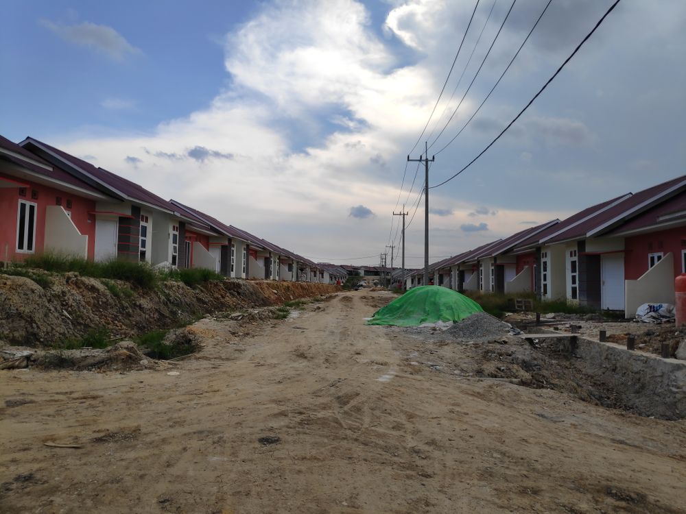 foto posisi tengah perumahan PESONA BUKIT BATUAH 2 GRAHA INDAH