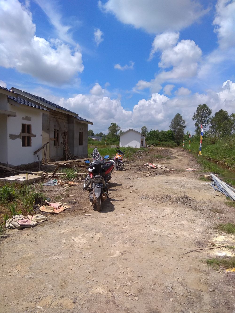 foto posisi tengah perumahan Pesona Srigading Mas