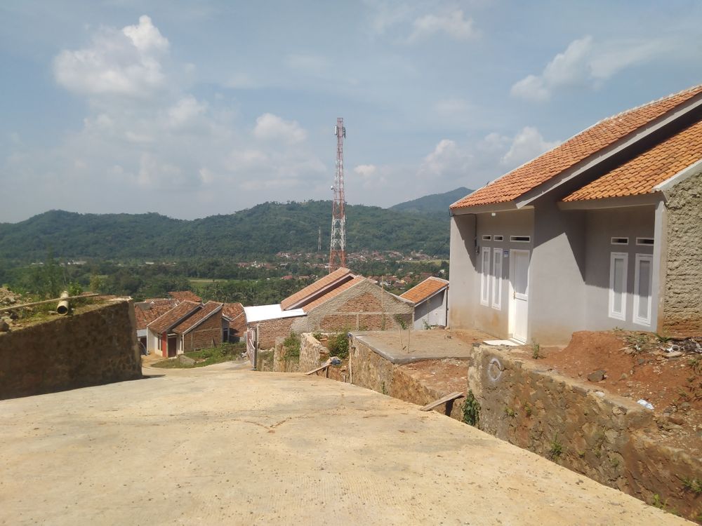 foto posisi tengah perumahan BUKIT PELANGI RESIDENCE TAHAP II