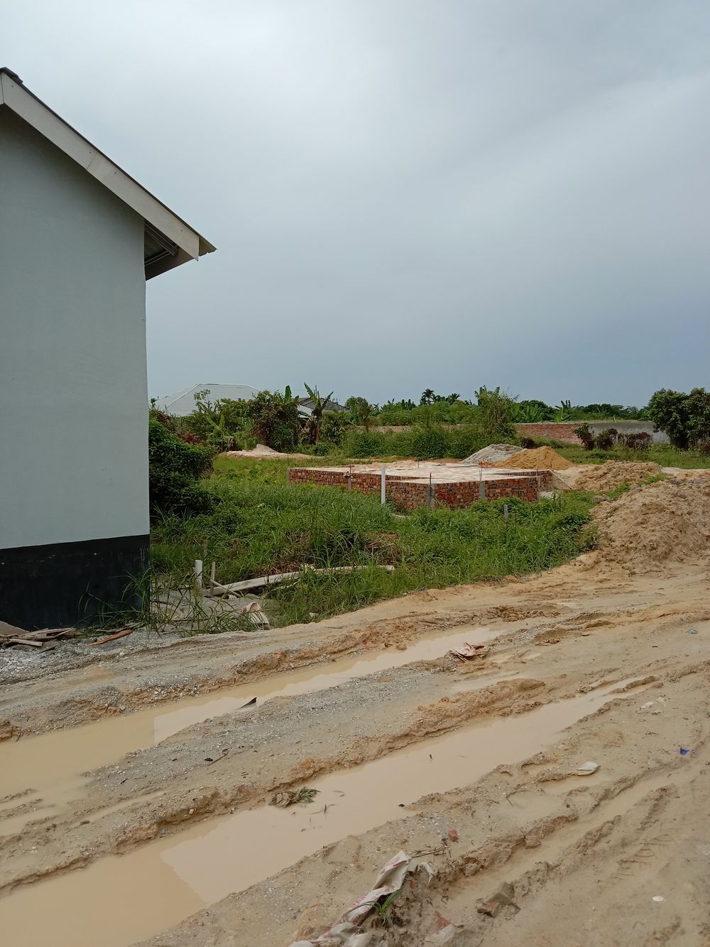 foto posisi tengah perumahan TAMAN KANISA MUBARAK.