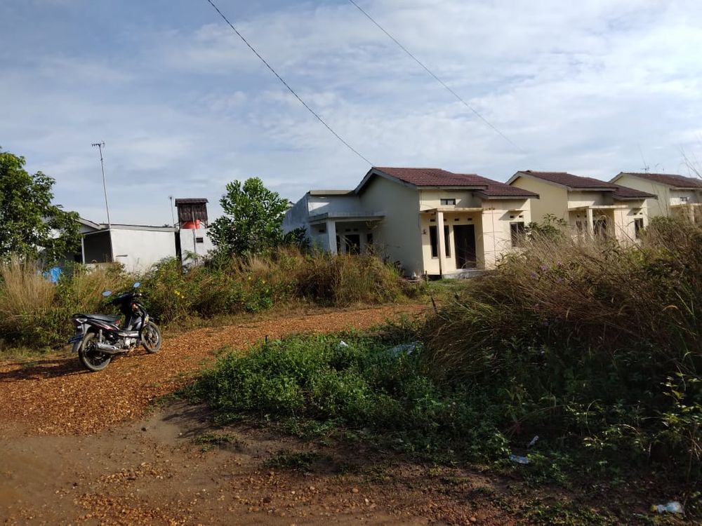 foto posisi tengah perumahan MAHKOTA RIDILLA 4